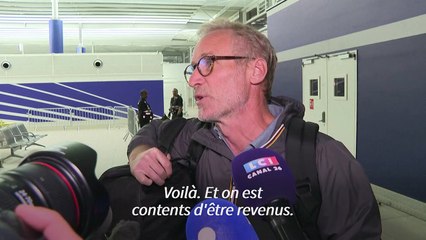 Sereins mais fatigués, les premiers évacués du Niger arrivent à Paris