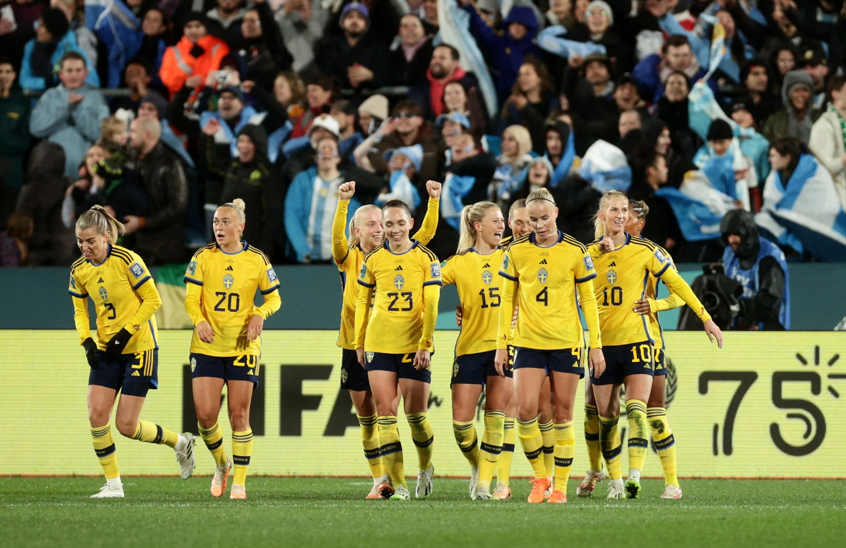 EN HL WWC ARG SWE 020823_