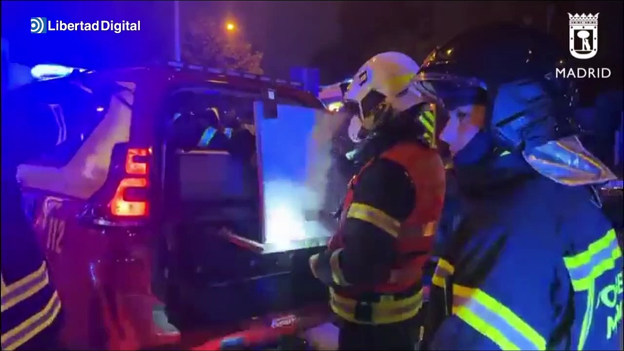 Siete dotaciones de bomberos extinguen un aparatoso incendio en un restaurante de Madrid