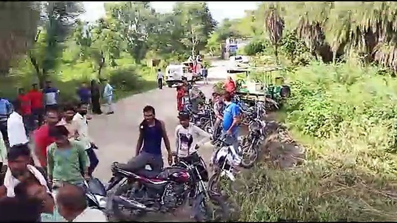 अकेले पुलिसकर्मी को शराबियों ने घेरा, मारपीट कर सोशल मीडिया पर वीडियो  वायरल