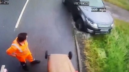 Impatient driver ends up in ditch after trying to skirt round bin lorry