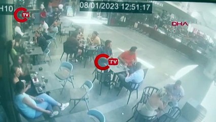 İzmir'de, konsolosluktaki saldırı sonrası yaşanan panik kamerada
