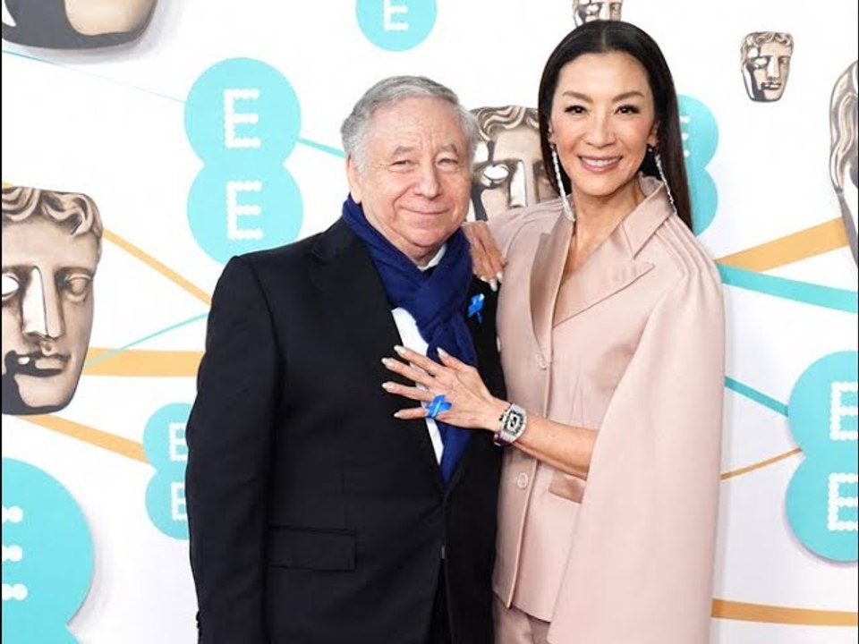 “19 ans et OUI ! Nous sommes mariés !” : Michelle Yeoh partage des photos de son mariage avec Jean
