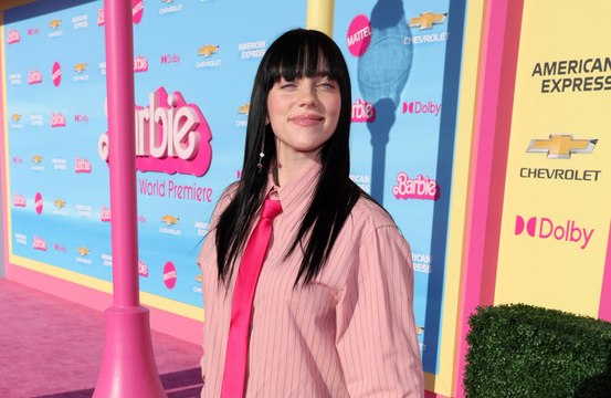 ビリー・アイリッシュ、ロラパルーザ舞台装置に太陽光発電を導入