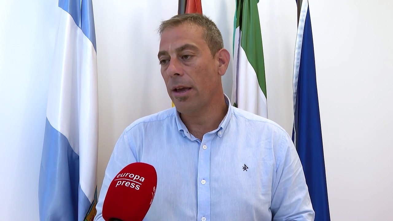 El incendio urbano en La Línea (Cádiz) calcina unas 150 hectáreas de terreno urbano y forestal