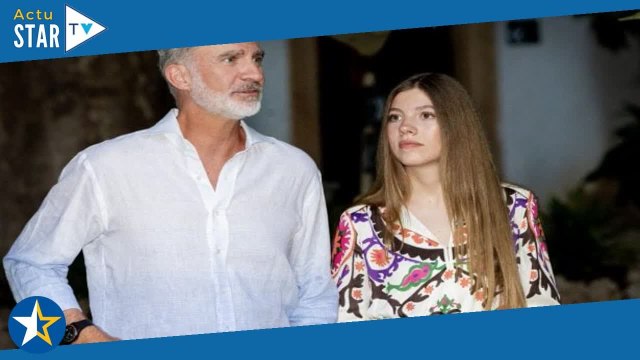 Letizia d’Espagne : elle joue la carte rose pour une séance photo emblématique avec son mari et ses