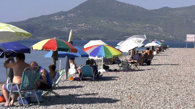 Κίνημα Πετσέτας : Τι λένε οι λουόμενοι για το δικαίωμα στις ελεύθερες παραλίες