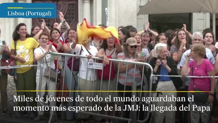 El Papa llega a Lisboa y es acogido por miles de peregrinos de todo el mundo