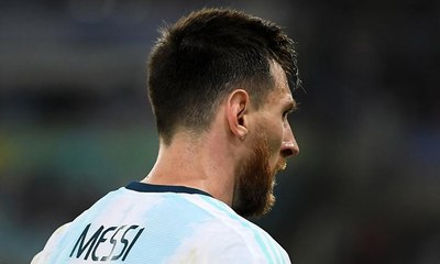 ميسي يرتدي آخر قميص لمارادونا وتساؤلات إن كان سيشارك في مونديال 2026