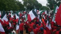 آلاف العمال في نيجيريا يحتجون على غلاء المعيشة