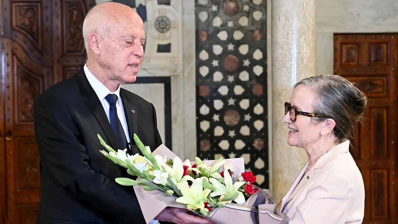 ما وراء الخبر - تونس.. آليات تغيير رئاسة الحكومة ونتائجه