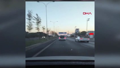 Voyage dangereux à Aksaray： Voyager dans un coffre de voiture ouvert