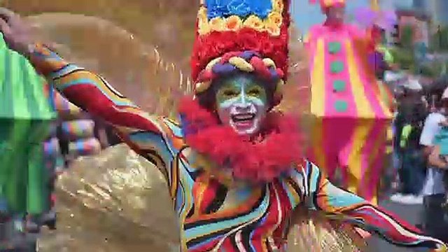 Desfile de seres mitológicos dá início às festividades do padroeiro de El Salvador