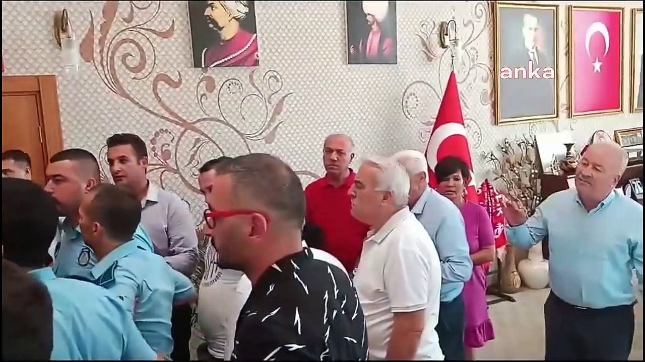 AKP'li belediye başkanından İYİ Partili Meclis üyesine yumruklu saldırı