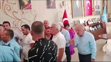 İYİ Partililer 27 kişiyle belediye başkanının makam odasını bastı!
