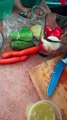 Receta de cocina preparando comida de mexico con verduras frescas para una dieta saludable