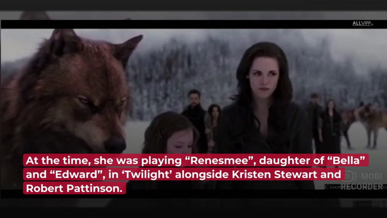 'Twilight' Star Mackenzie Foy: This Is What She Looks Like Now!