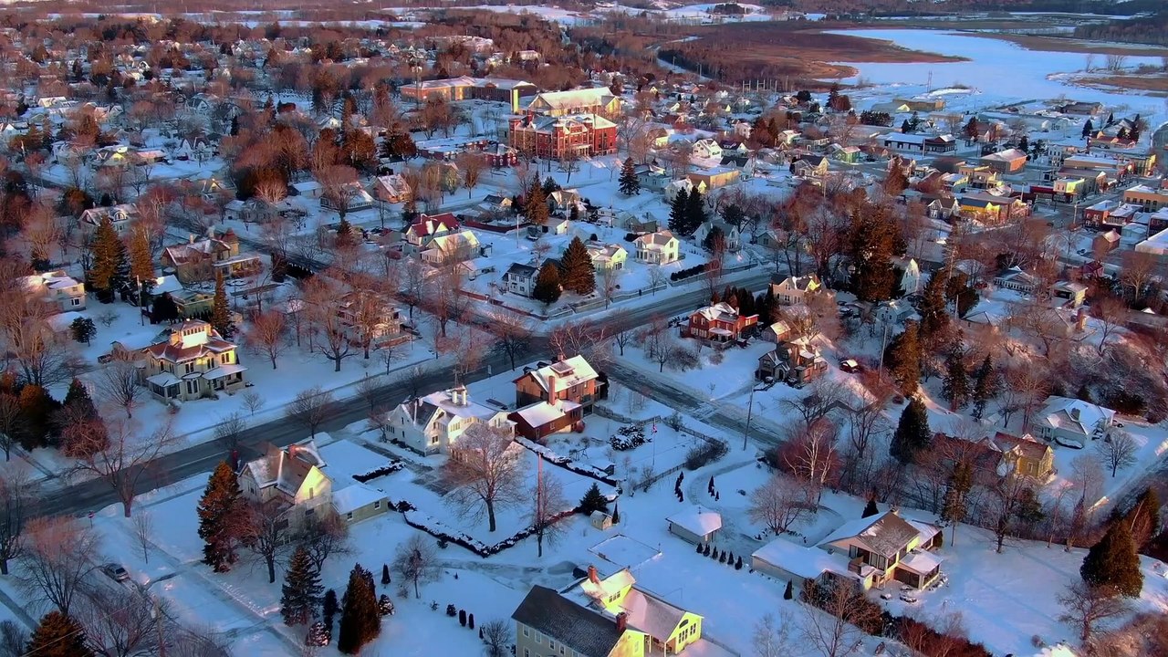12 Dares of Christmas Movie (2023) - Brittany Underwood, Sean Yves Lessard
