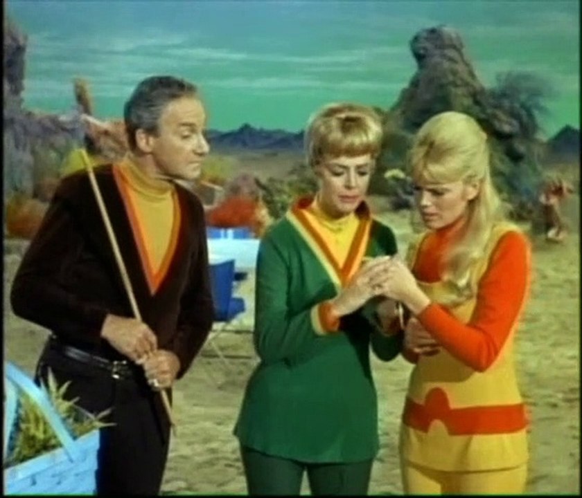 Lost In Space. (8) The Girl From The Green Dimension.