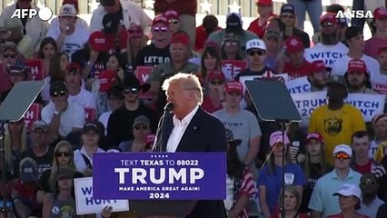 Trump attacca, ma trema sotto il peso delle spese legali