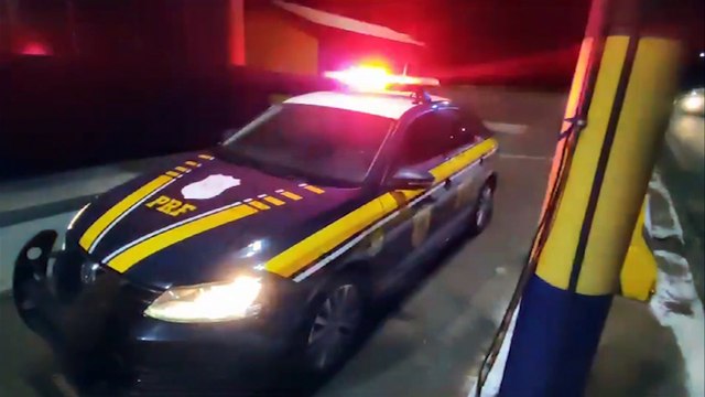 PRF apreende mais de 100 kg de maconha e recupera carro roubado em Santa Terezinha de Itaipu