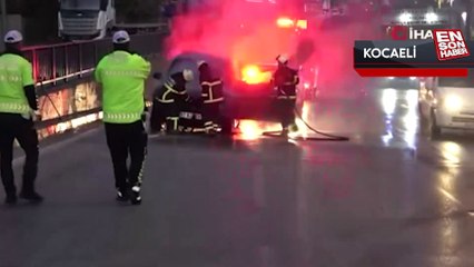 Kocaeli'de  kilometrelerce yol gidip aldığı araba, dönüş yolunda yandı