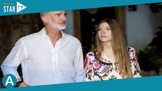 Letizia d’Espagne : elle joue la carte rose pour une séance photo emblématique avec son mari et ses