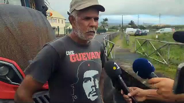 Le planteur Jean-François Sababady bloque l'usine de Bois-Rouge