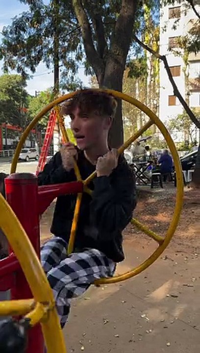 Spinning in Circles Draws a Barking Audience