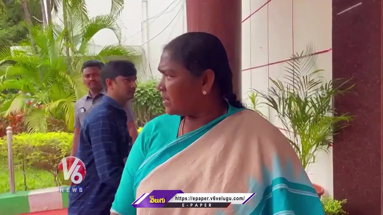 MLA Seethakka Reaches Assembly _ Telangana Asse...