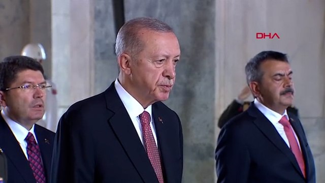 Erdoğan, Yüksek Askeri Şura üyeleriyle Anıtkabir'i ziyaret etti
