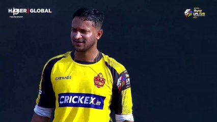 Korku dolu anlar: Sahaya yılan girince maç durduruldu