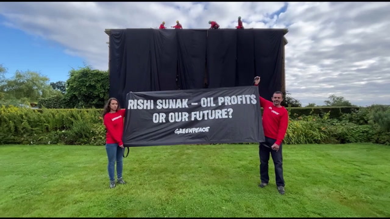 Greenpeace Activists Climb Rishi Sunak S House In Yorkshire To Protest New North Sea Oil And Gas Licences