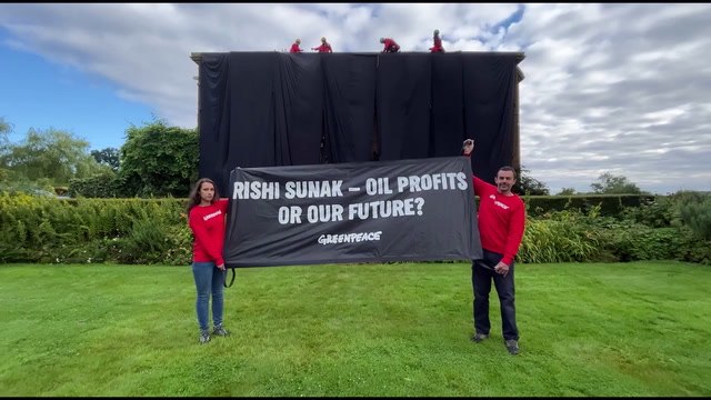 Greenpeace Activists Climb Rishi Sunak S House In Yorkshire To Protest New North Sea Oil And Gas Licences