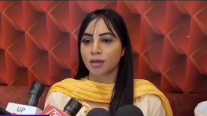 माया नगरी की चकाचौंध दुनिया को छोड़कर आखिर क्यों अभिनेत्री अर्शी खान देवरिया में डाला डेरा