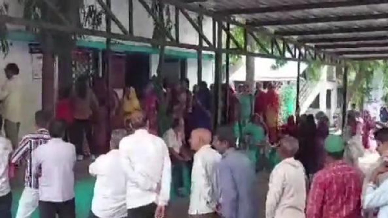 मंदसौर : डेंगू मलेरिया को देखते हुए स्वास्थ विभाग की टीम घर घर दे रही दस्तक