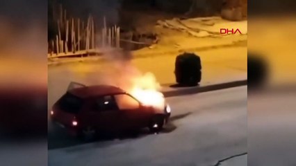 Elazığ'da seyir halindeyken alev alan otomobil yandı