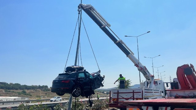 İstanbul'da lastiği patlayan TIR dehşet saçtı!