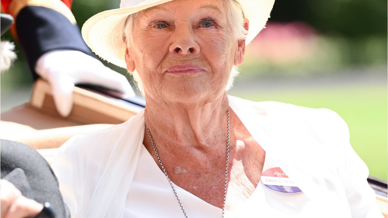 GALA VIDEO - Judi Dench handicapée par la malad...
