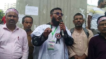 মাধ্যমিক শিক্ষা জাতীয়করণের দাবীতে কাফনের কাপড় পড়ে অবস্থান কর্মসূচি থেকে