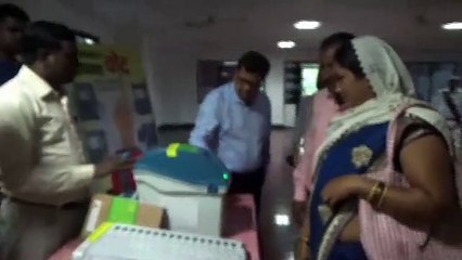 विभिन्न शाखाओं का आकस्मिक निरीक्षण किया
