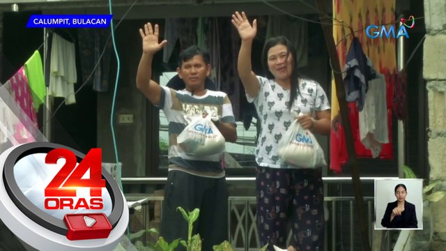 Mga stranded sa mga bahay sa Brgy. Sapang, hinatiran ng tulong ng GMA Kapuso Foundation | 24 Oras