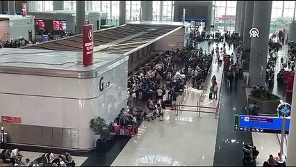 Havalimanlarında bir dilim baklavanın fiyatını duyan arkasına bakmadan kaçıyor