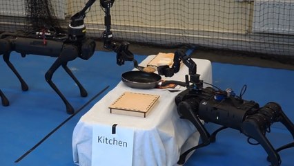 Robots Work Together to Make a BURGER