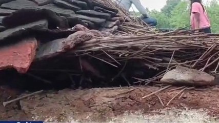 दतिया: मूसलाधार बारिश से टूटा बुजुर्ग महिला का आशियाना, बाल-बाल बची लोगों की जान