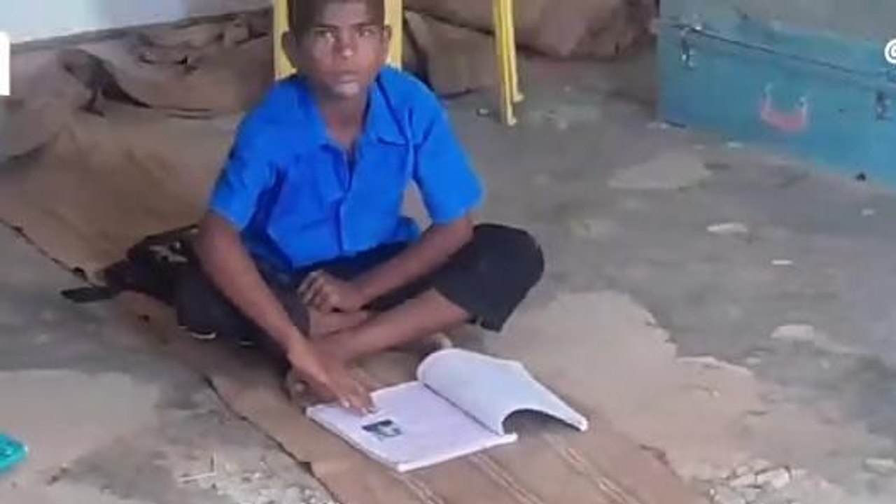 शहडोल: जर्जर स्कूल भवन में पढ़ने को मजबूर है छात्र, प्रशासन कर रहा बड़े हादसे का इंतजार