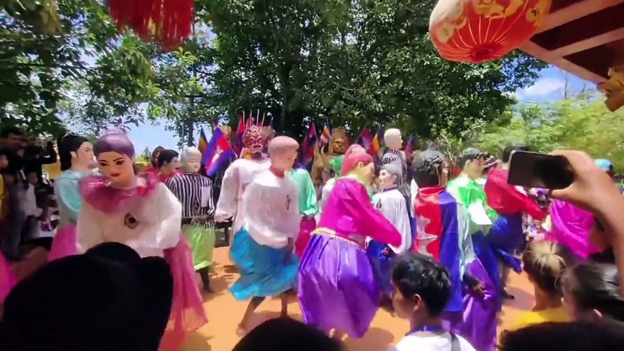 ទីងម៉ូង, Ting mong is a decoy or mannequin popular in Khmer folklore