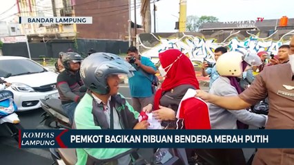 Menyambut Hari Kemerdekaan, Pemerintah Kota Bagikan Ribuan Bendera Merah Putih ke Warga