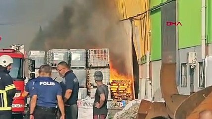 Geri dönüşüm fabrikasında büyük yangın