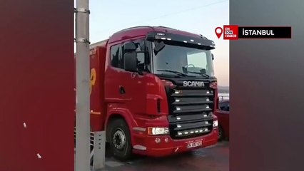 Motoru yanan itfaiye aracı çekiciyle çekildi